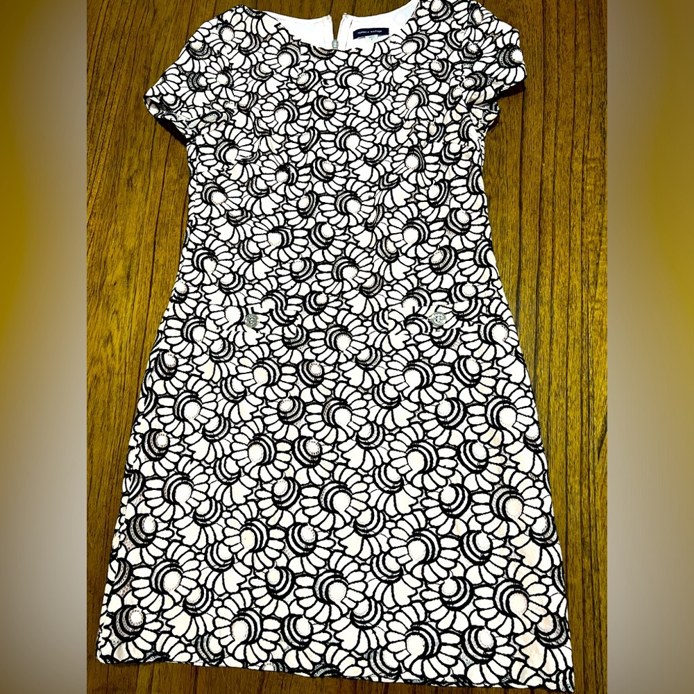 Tommy Hilfiger Women's Printed Floral Lace Shift Dress Seashell Black